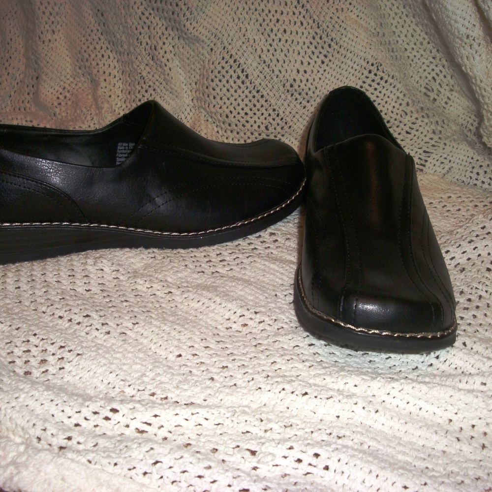 Predictions Woman's dress show. 7.5W. Black